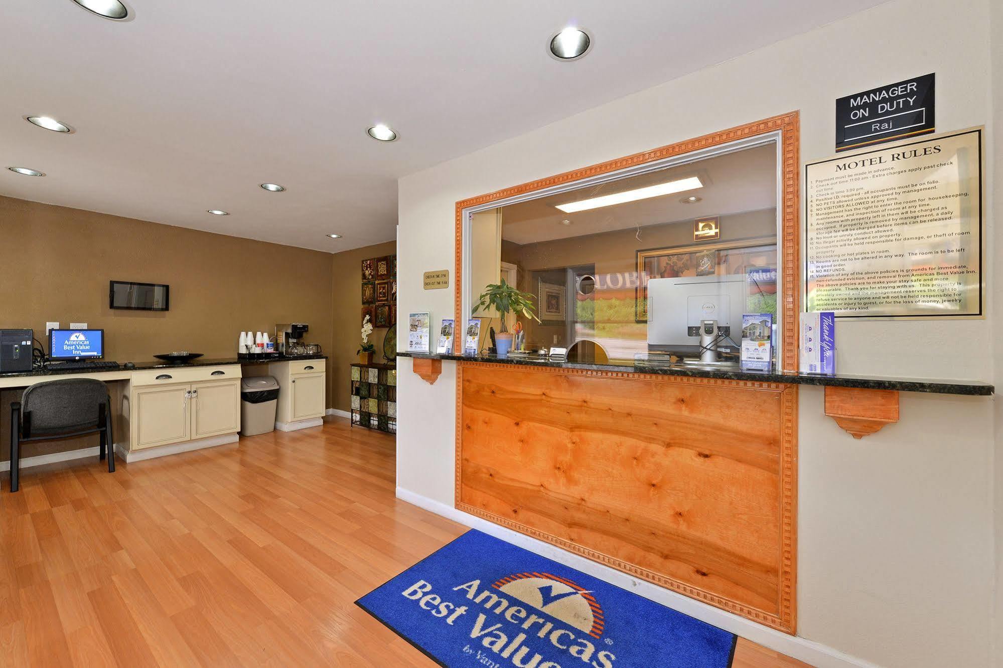 Americas Best Value Inn Near Downtown Nashville Extérieur photo